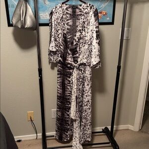 Kenneth Cole Black and White Textured Kimono